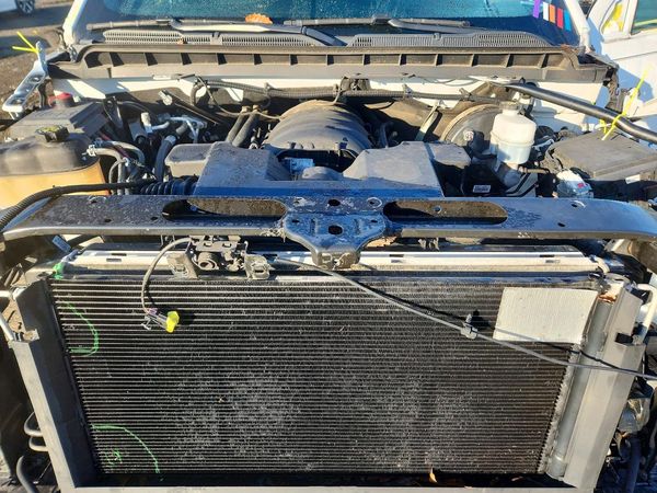 2018 CHEVROLET SILVERADO LT — Engine bay
