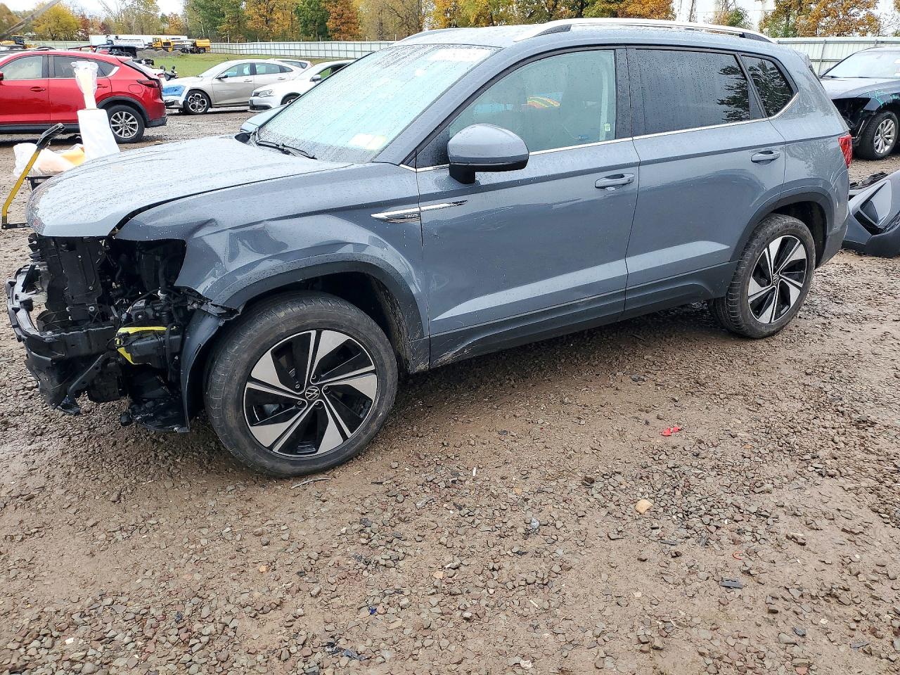 2023 VOLKSWAGEN TAOS 4Motion SE — Front 3/4