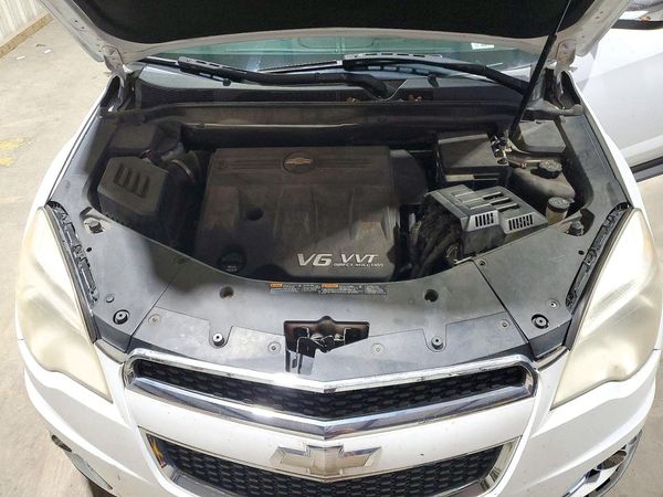 2012 CHEVROLET EQUINOX LTZ — Engine bay