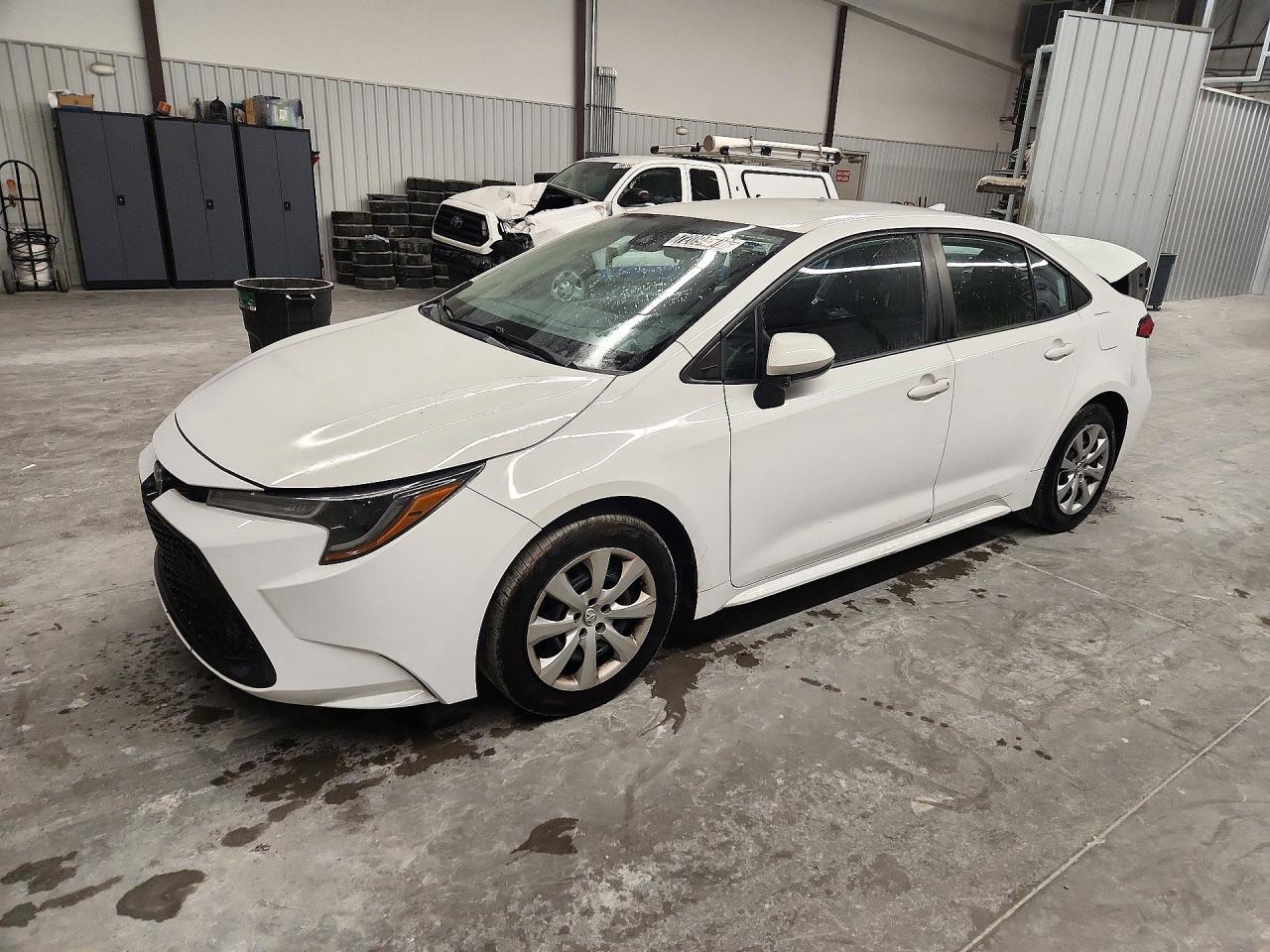 2022 TOYOTA COROLLA LE — Front 3/4