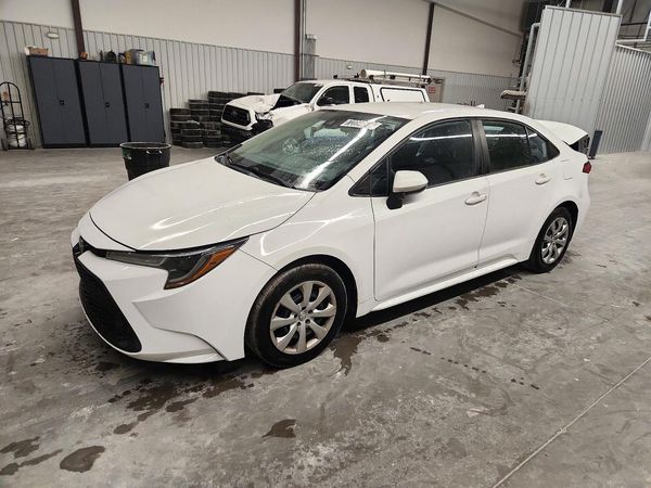2022 TOYOTA COROLLA LE — Front 3/4