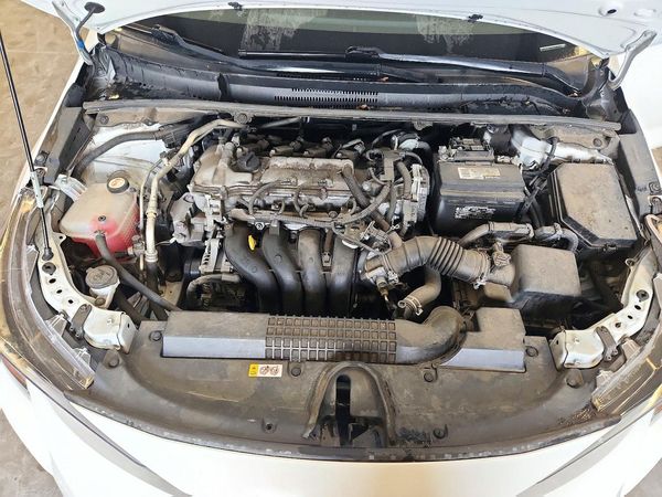 2022 TOYOTA COROLLA LE — Engine bay