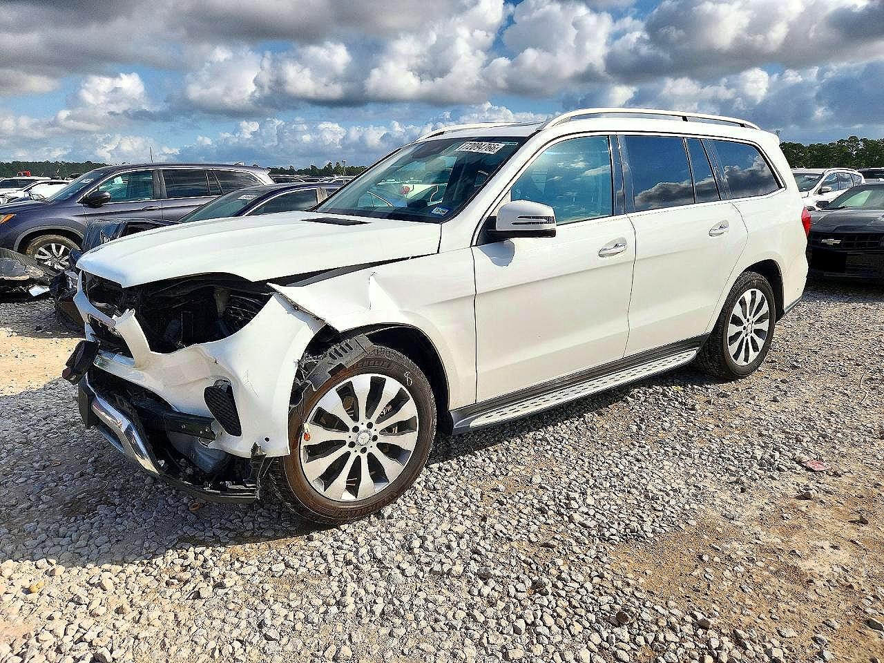2017 MERCEDES-BENZ GLS GLS450-4M — Front 3/4