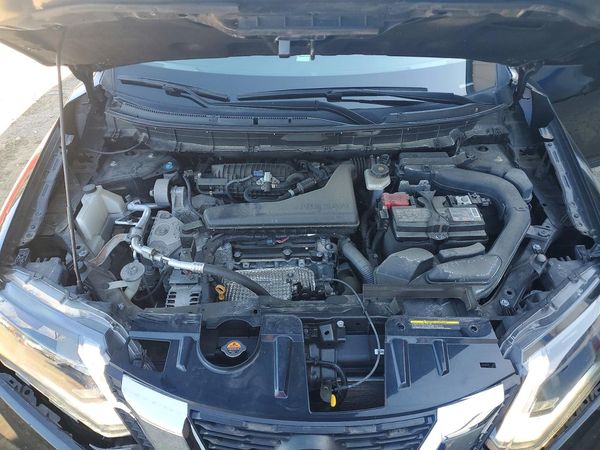 2020 NISSAN ROGUE — Engine bay