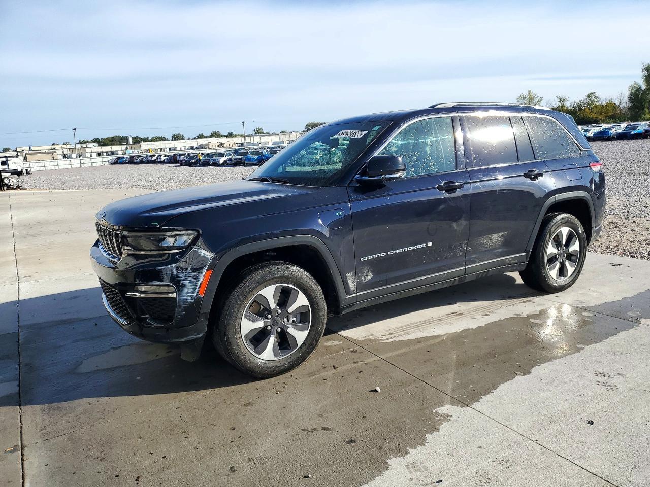 2024 JEEP GRAND CHEROKEE Limited 4XE — Front 3/4