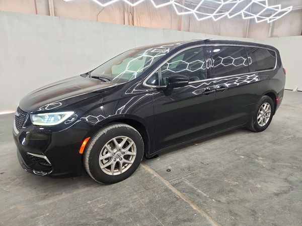 2025 CHRYSLER PACIFICA Select — Front 3/4