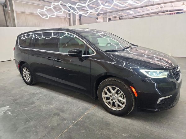 2025 CHRYSLER PACIFICA Select — Passenger 3/4