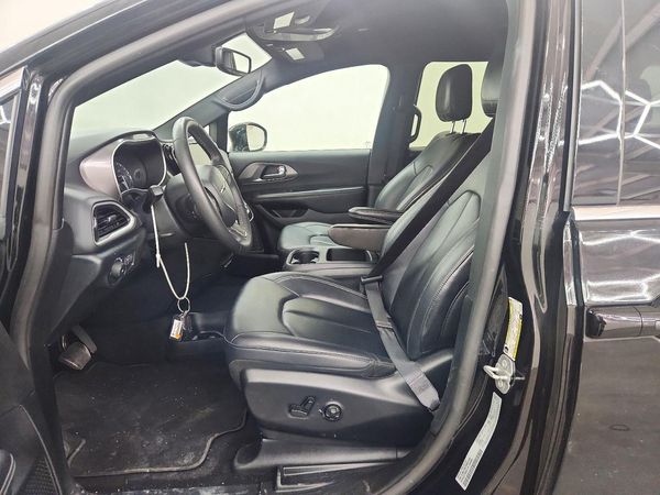 2025 CHRYSLER PACIFICA Select — DENT