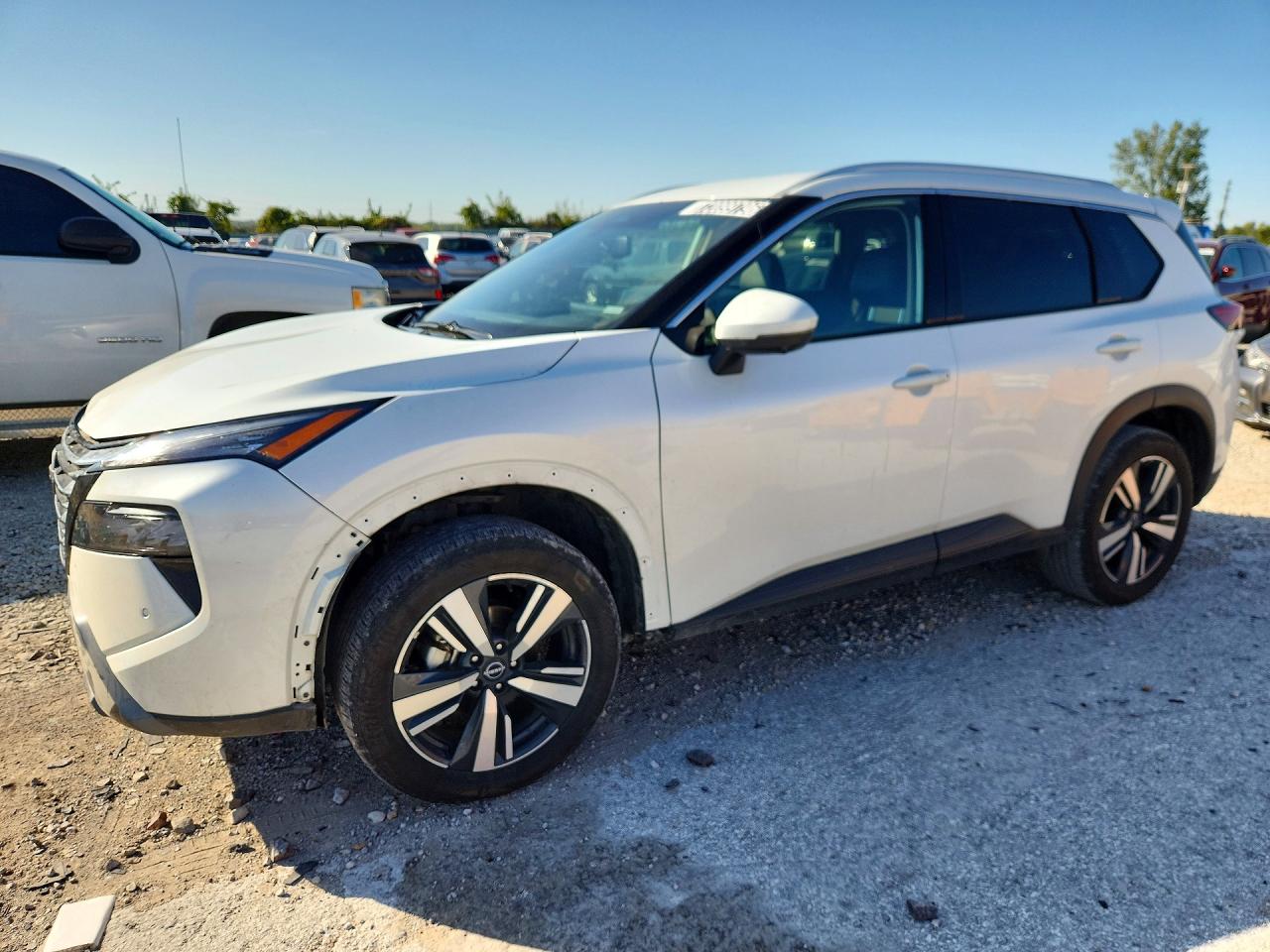 2026 NISSAN ROGUE SL — Front 3/4