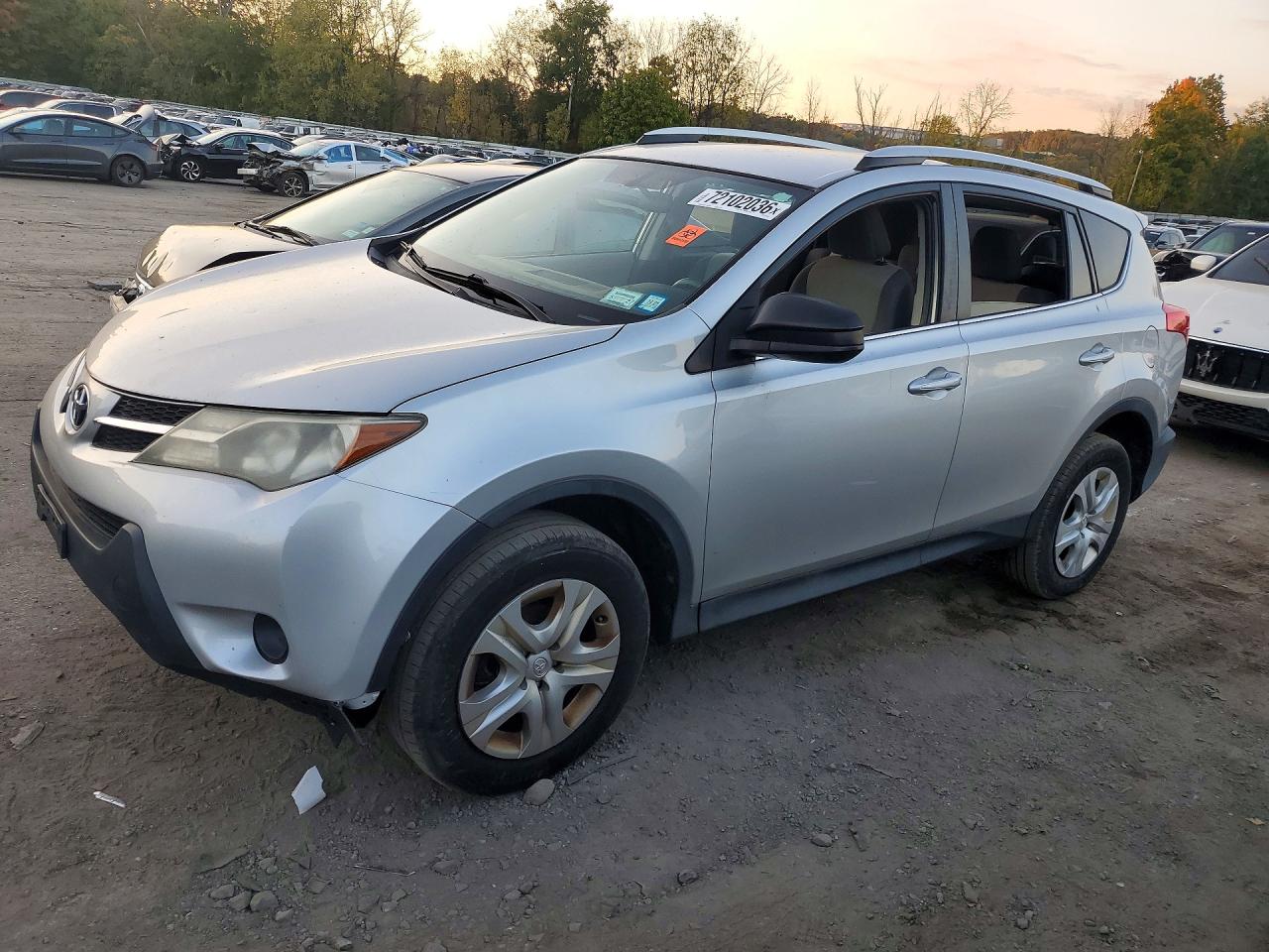 2013 TOYOTA RAV4 Standard — Front 3/4