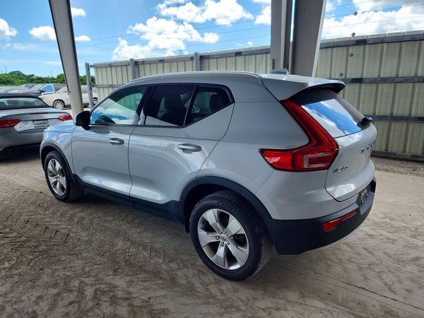 2020 VOLVO XC40 Momentum — DSRA