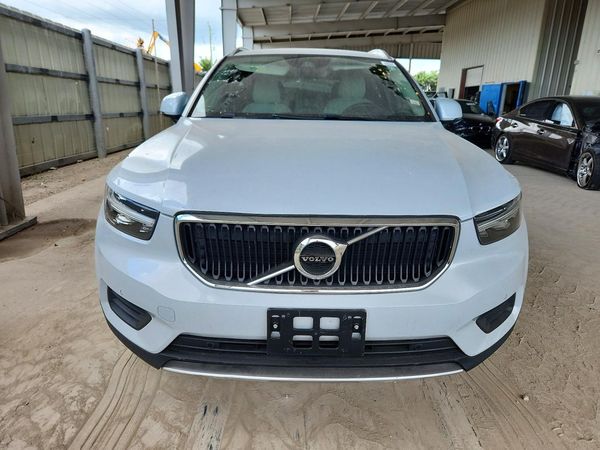 2020 VOLVO XC40 Momentum — DIRF