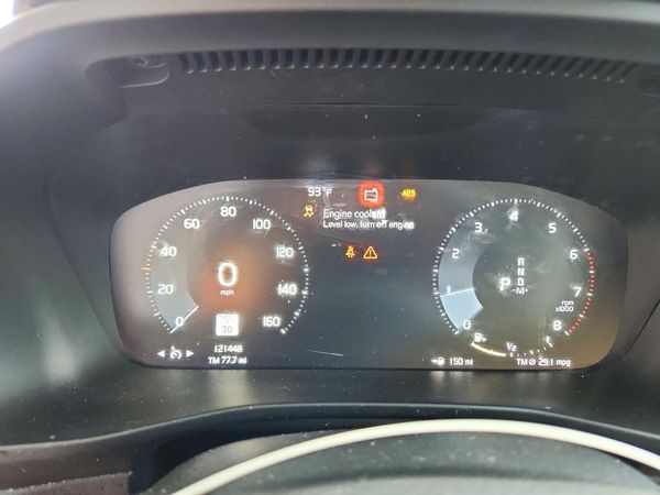 2020 VOLVO XC40 Momentum — ODOM