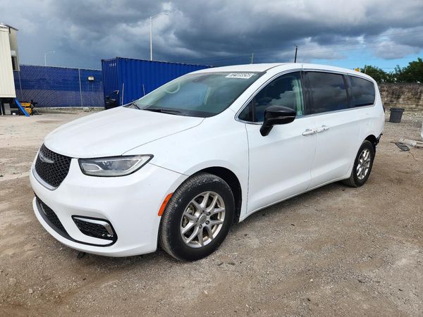 2024 CHRYSLER PACIFICA Touring L — Front 3/4