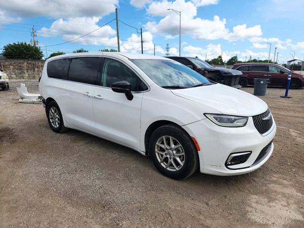 2024 CHRYSLER PACIFICA Touring L — Passenger 3/4
