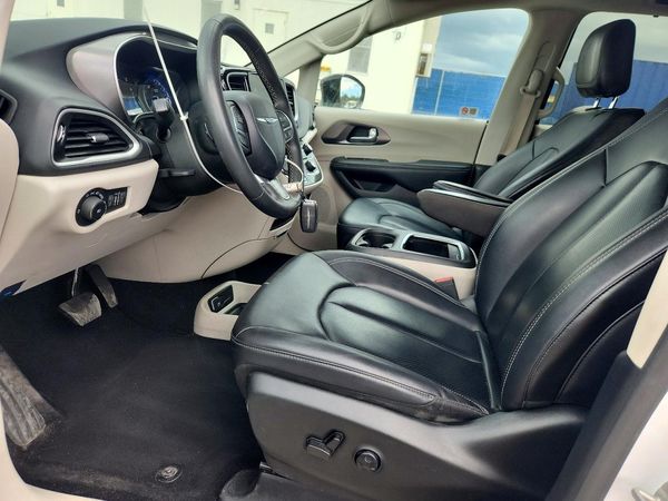 2024 CHRYSLER PACIFICA Touring L — DENT