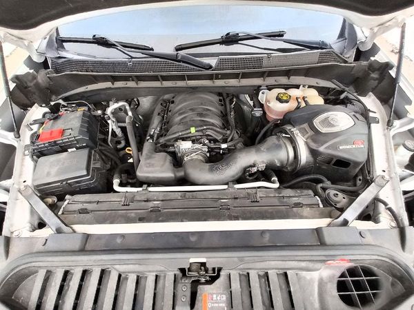 2020 CHEVROLET SILVERADO High Country — Engine bay