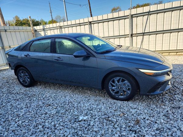 2026 HYUNDAI ELANTRA — Passenger 3/4