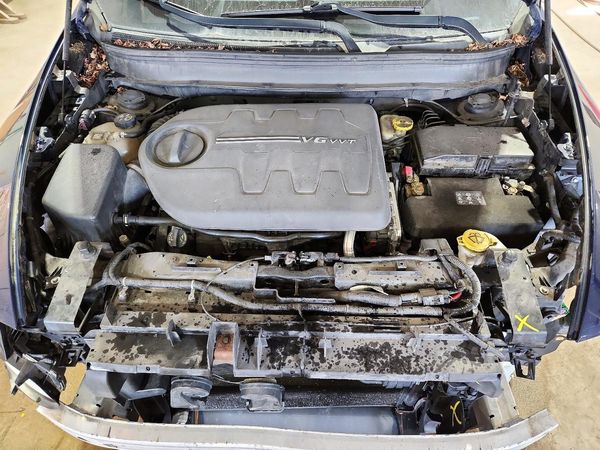2015 JEEP CHEROKEE Limited — Engine bay