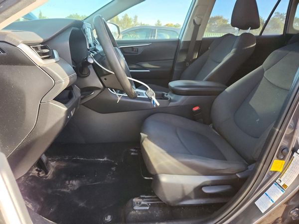 2019 TOYOTA RAV4 LE — DENT