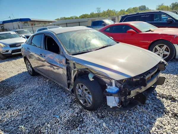 2024 HYUNDAI ELANTRA SEL — Passenger 3/4