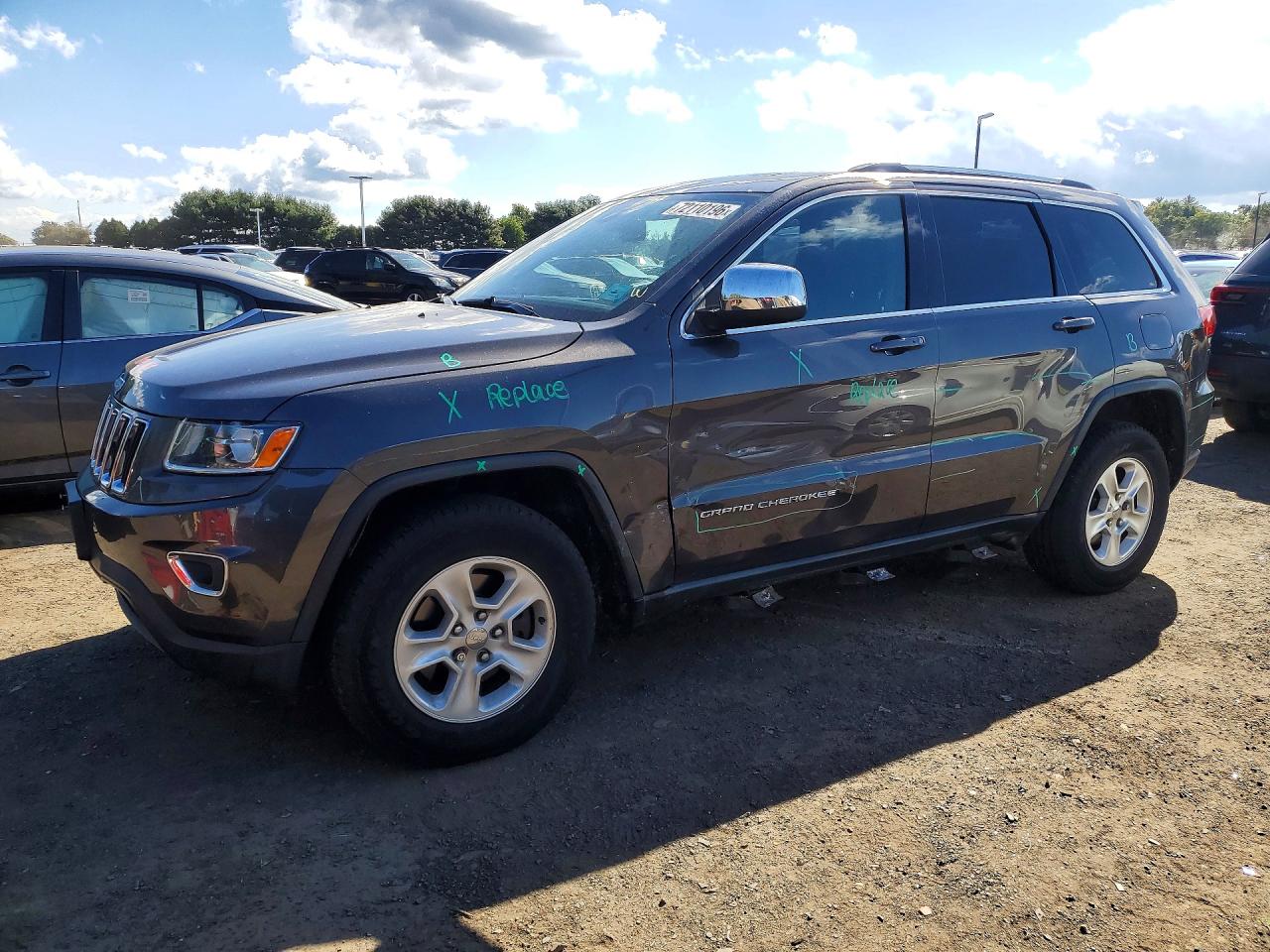 2014 JEEP CHEROKEE Laredo — Front 3/4