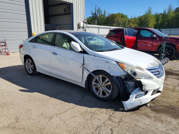 2013 HYUNDAI SONATA — Passenger 3/4