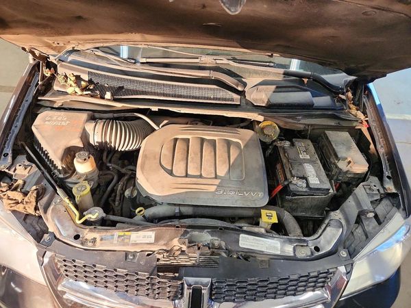 2016 DODGE GRAND CARAVAN SXT — Engine bay