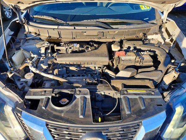 2019 NISSAN ROGUE — Engine bay