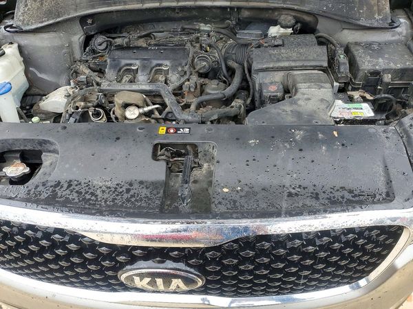 2016 KIA SORENTO EX — Engine bay