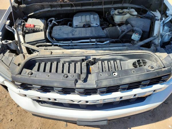 2022 CHEVROLET SILVERADO Custom — Engine bay