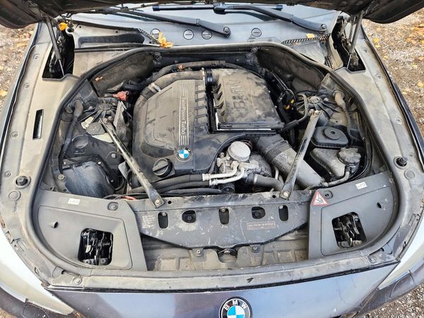 2012 BMW 535 xDrive GT — Engine bay