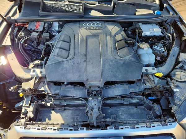 2018 AUDI Q7 — Engine bay