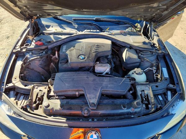 2014 BMW 328 xDrive — Engine bay