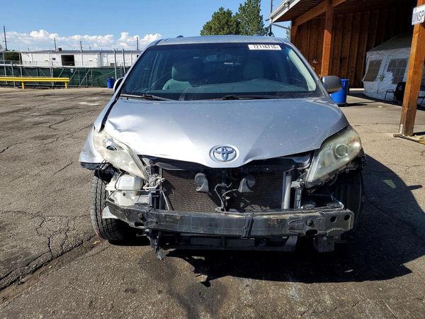 2015 TOYOTA SIENNA — DIRF