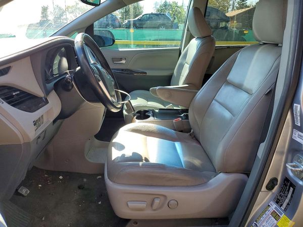 2015 TOYOTA SIENNA — DENT