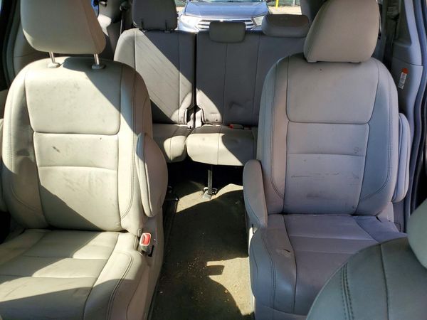 2015 TOYOTA SIENNA — SUVN