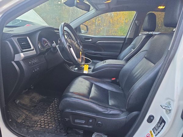 2017 TOYOTA HIGHLANDER Ltd/Ltd Platinum — DENT