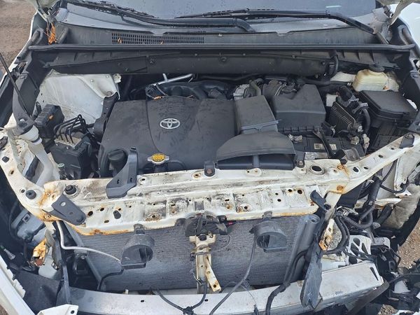 2017 TOYOTA HIGHLANDER Ltd/Ltd Platinum — Engine bay