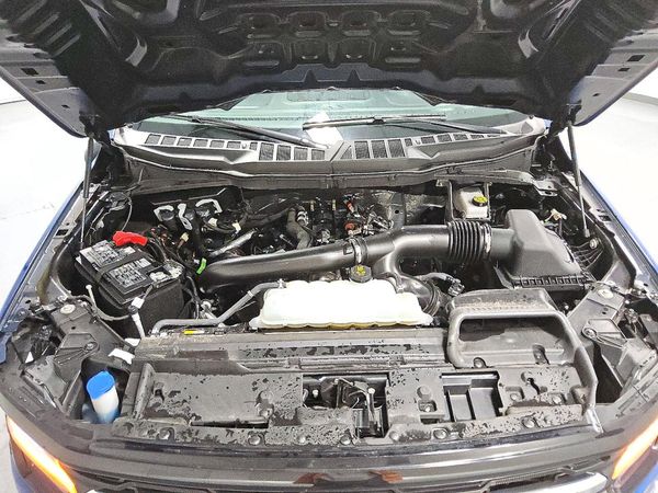 2025 FORD F150 XLT — Engine bay