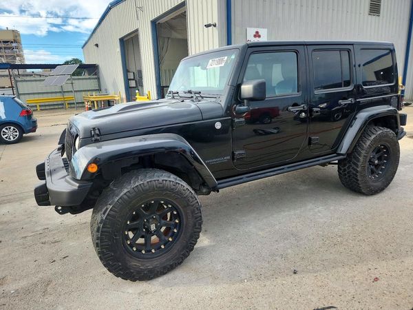 2013 JEEP WRANGLER Sahara — Front 3/4