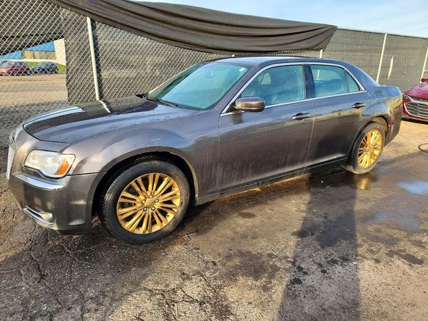 2014 CHRYSLER 300 — DSFA — Front 3/4