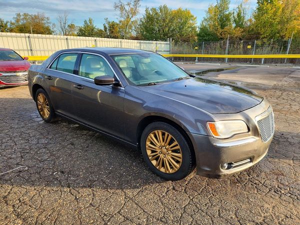 2014 CHRYSLER 300 — Passenger 3/4