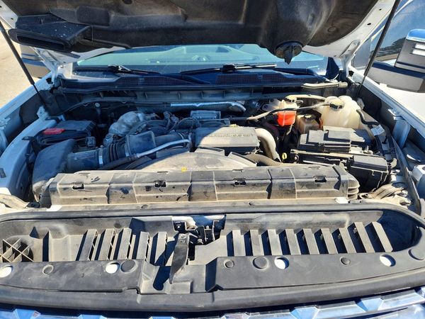 2022 CHEVROLET SILVERADO LTZ — Engine bay