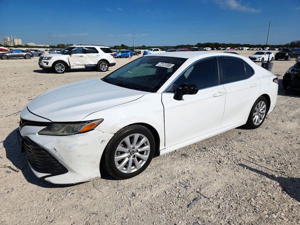 2019 TOYOTA CAMRY L/LE/SE/XLE — Front 3/4