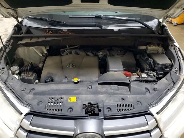 2017 TOYOTA HIGHLANDER Ltd/Ltd Platinum — Engine bay