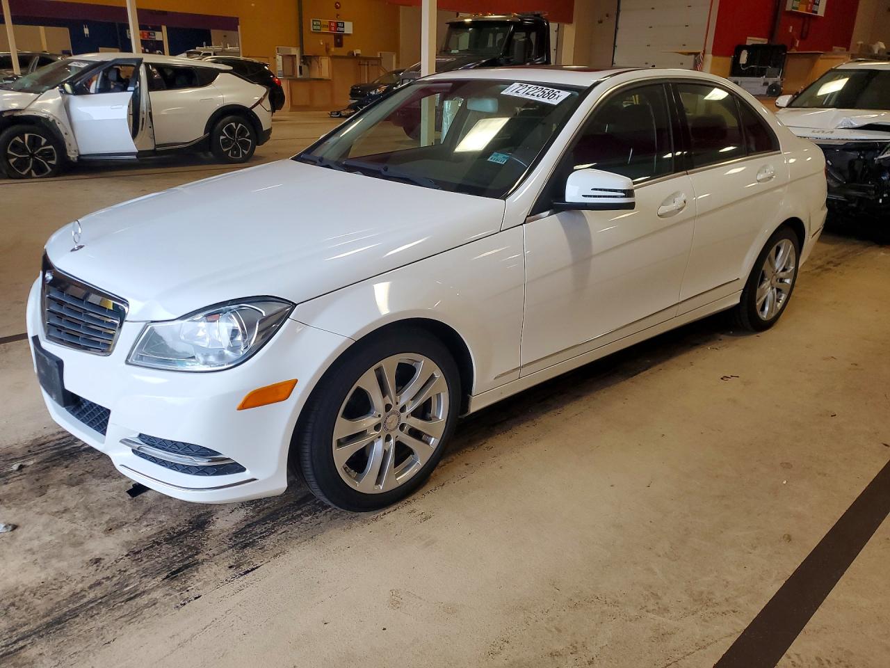 2013 MERCEDES-BENZ C C300 — Front 3/4