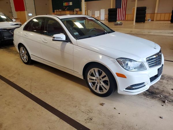 2013 MERCEDES-BENZ C C300 — Passenger 3/4