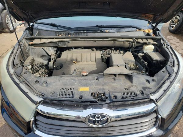 2016 TOYOTA HIGHLANDER Base/Hybrid — Engine bay
