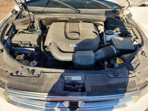 2015 DODGE DURANGO Limited — Engine bay